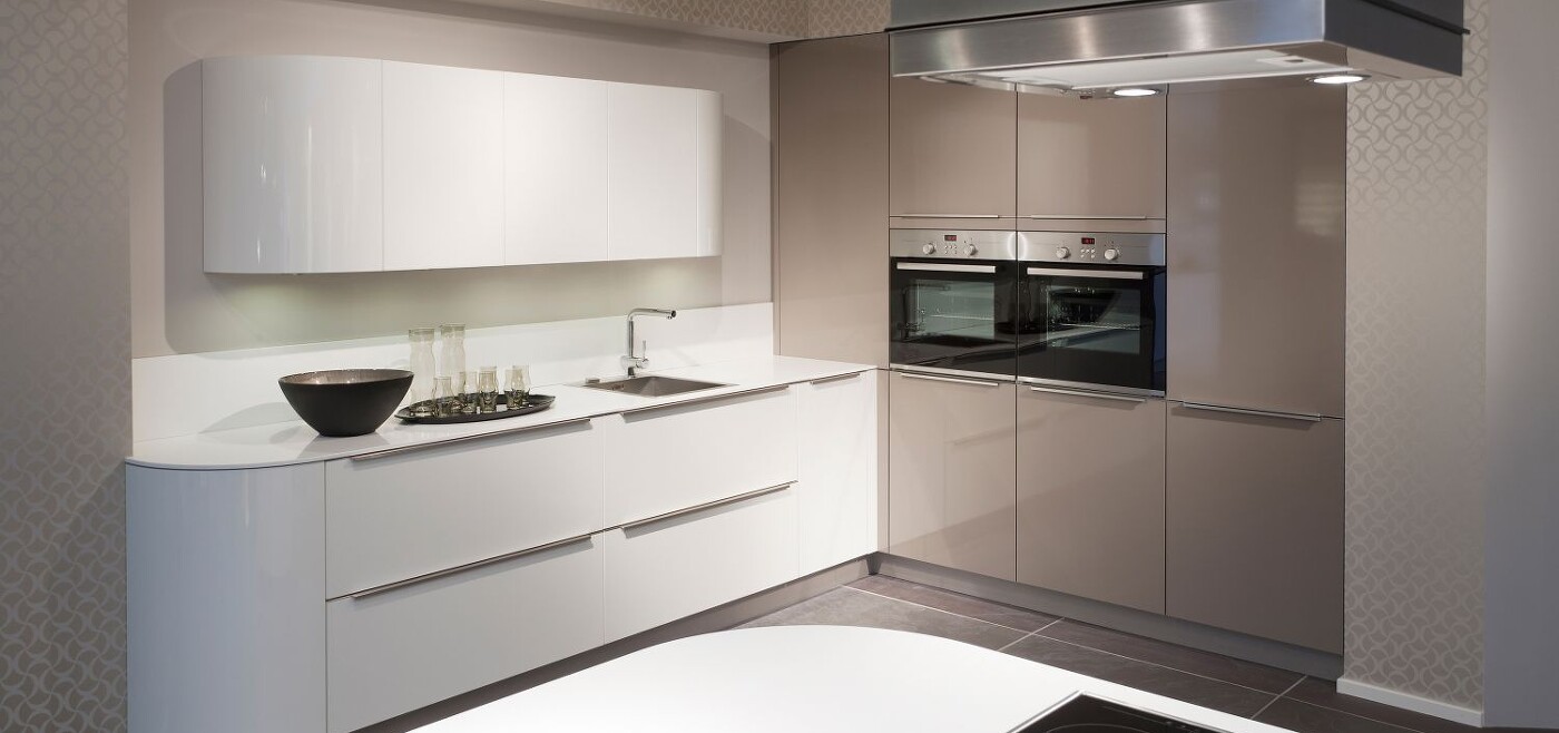 Aufs Bild klicken und die Hochglanzküche größer sehen! Aufs Bild klicken und die Hochglanzküche größer sehen!