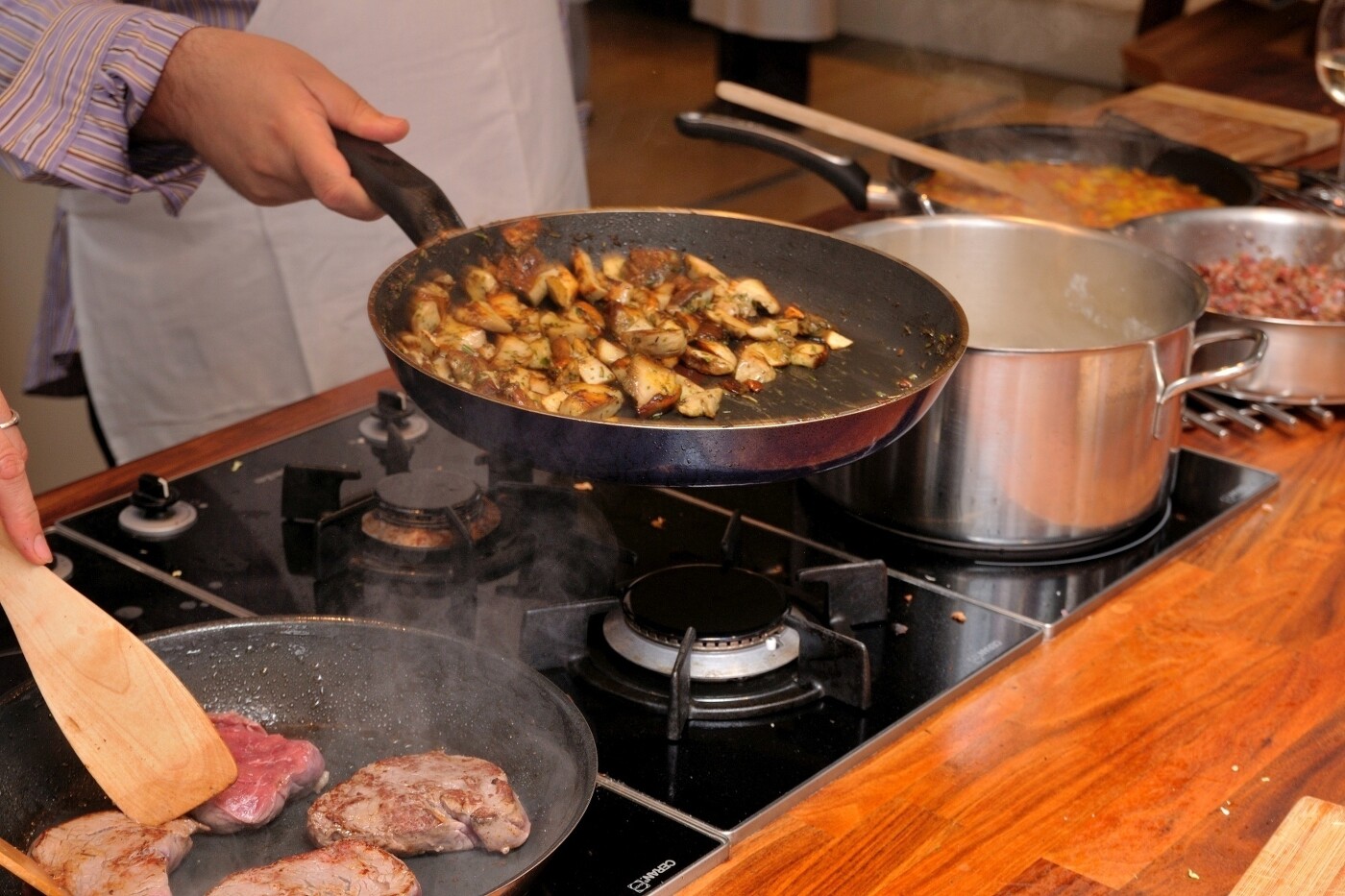 Vorsichtsmaßnahmen sind angebracht: Die Hälfte aller Küchenbrände entsteht am Herd. Vorsichtsmaßnahmen sind angebracht: Die Hälfte aller Küchenbrände entsteht am Herd.