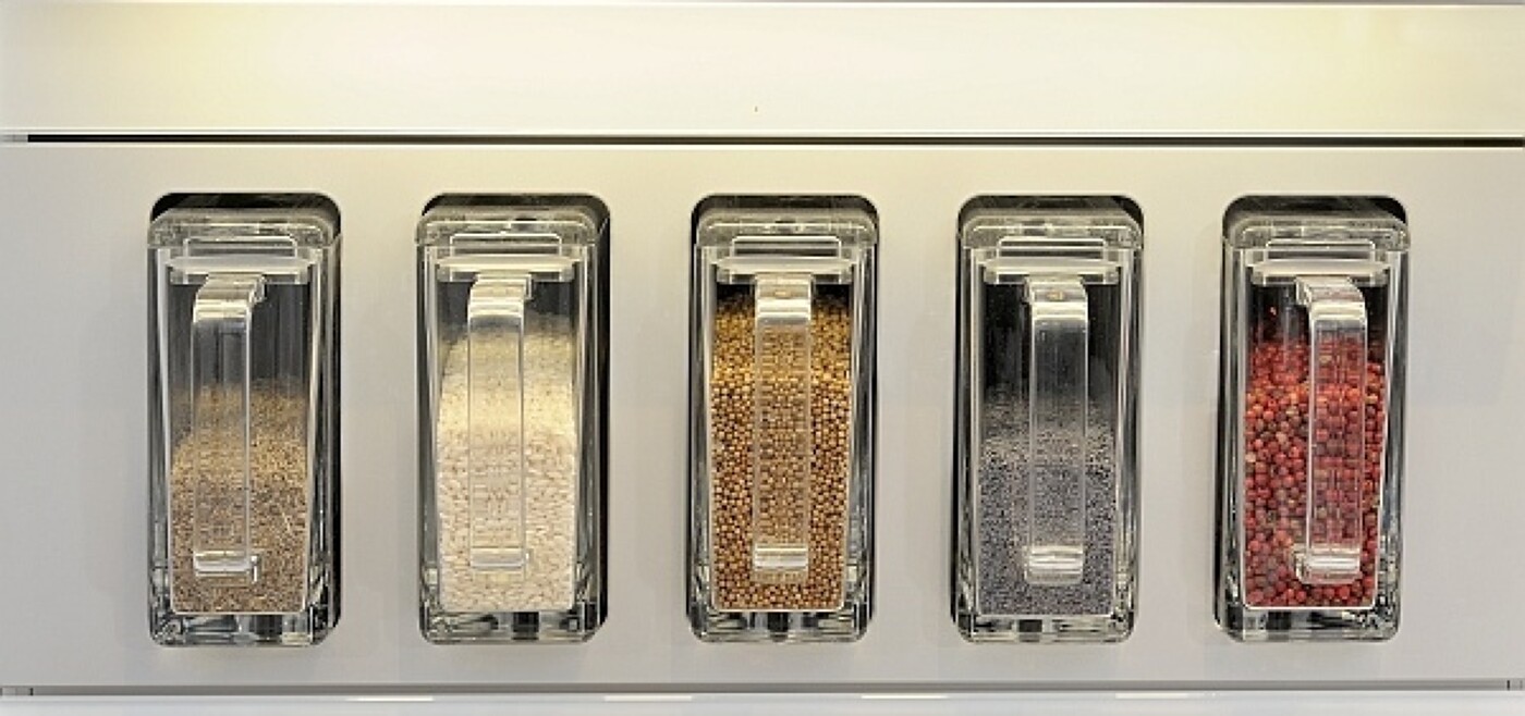 Praktische Vorratsbehälter, griffbereit und transparent zum Einbau in Ihrer Küche Praktische Vorratsbehälter, griffbereit und transparent zum Einbau in Ihrer Küche