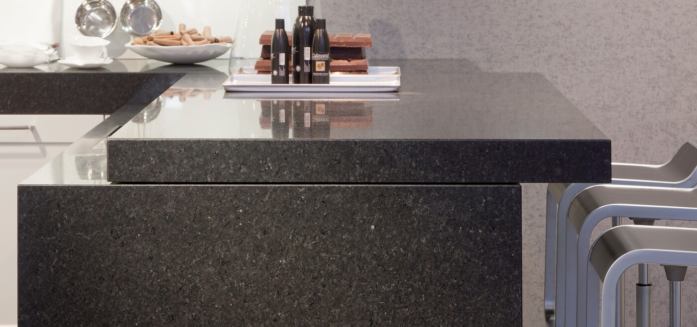 Obacht: Naturstein verträgt keine kalklösenden Reinigungsmittel wie bspw. Essig! Obacht: Naturstein verträgt keine kalklösenden Reinigungsmittel wie bspw. Essig!