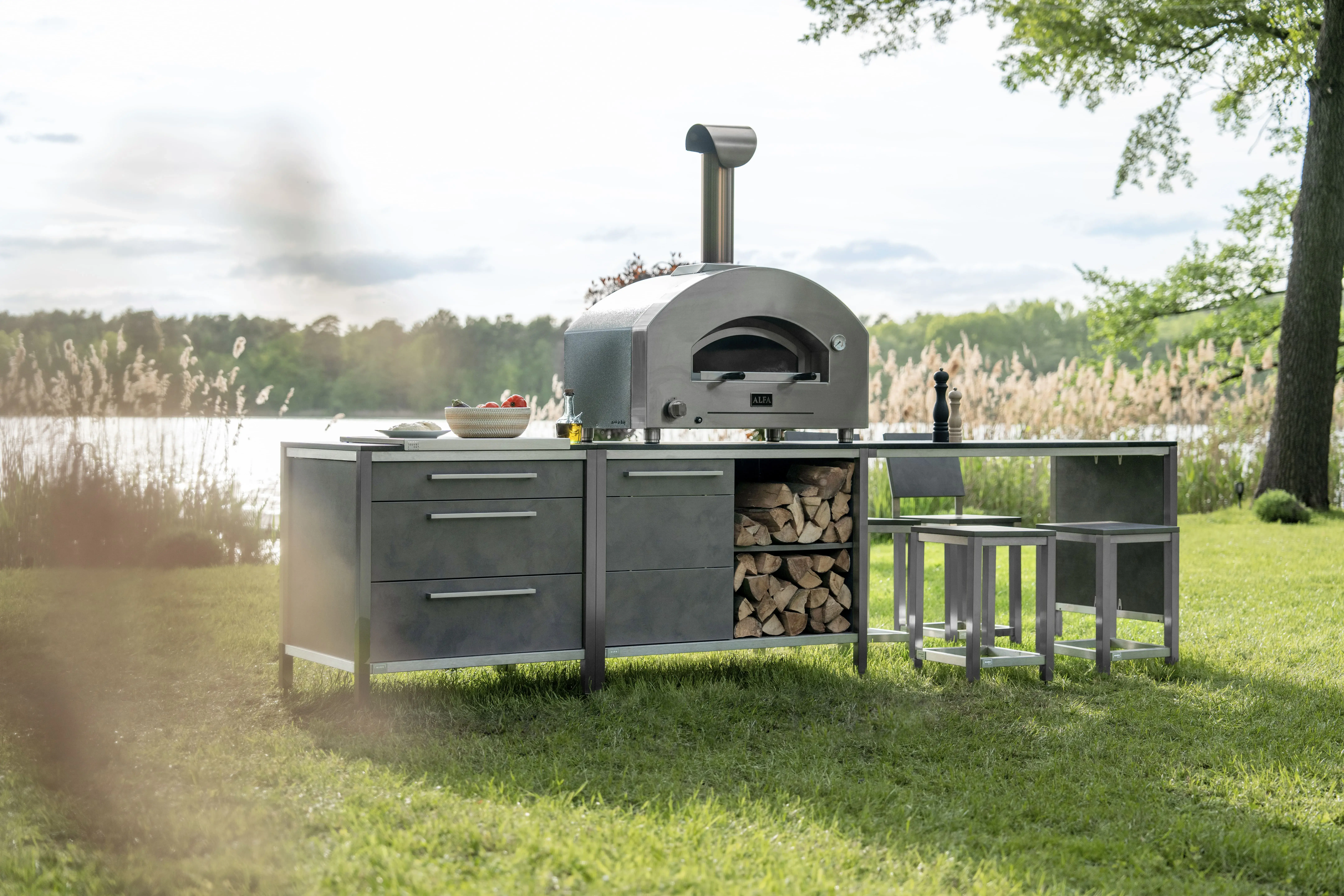 BURN Outdoor Kitchen im Freien am See